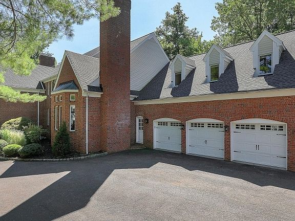 3rd image of 12 Hill Hollow Rd
