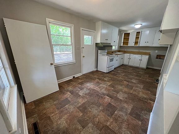3rd image of 422 Crestview Dr