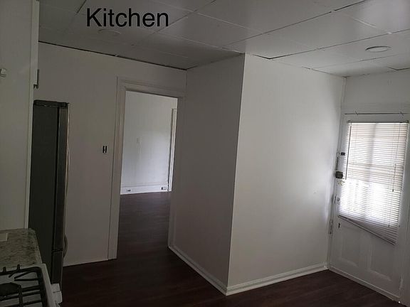 5th image of 8 Whites Ln APT 1