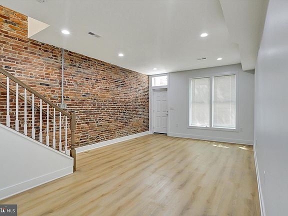 3rd image of 417 N Milton Ave