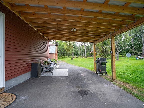 4th image of 215 Spruce Dr N