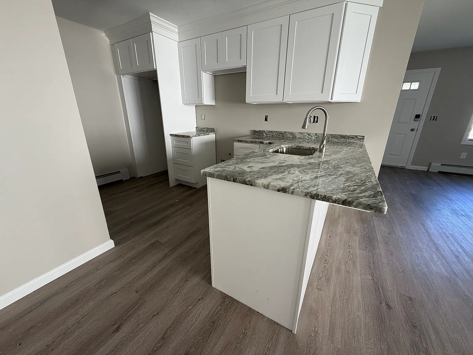 2 bed, 892 sqft, $2,200 — Photo 3