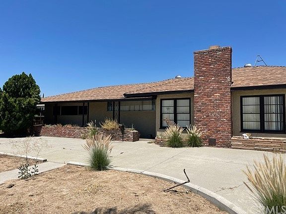 3rd image of 1726 Foothill Dr