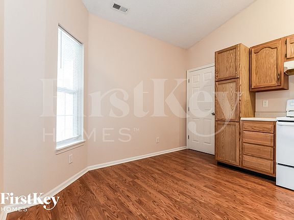 4th image of 5822 Rolling Bluff Ln