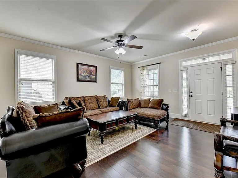 2205 Copperfield Dr — Photo 2