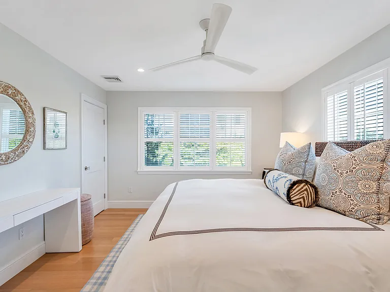 125 Dune Rd — Photo 36