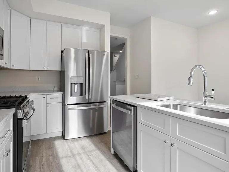 8852 Mansion View Ct — Photo 5