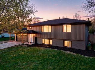 1600 Roosevelt Dr W, Northfield, MN 55057