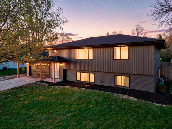 1600 Roosevelt Dr W, Northfield, MN 55057