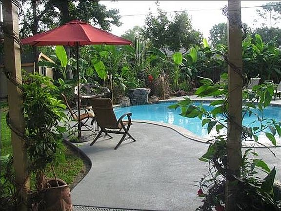 3rd image of 301 Karen Dr