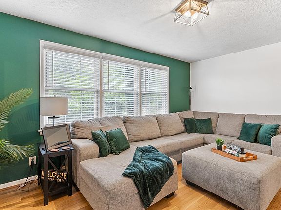 4th image of 51 Dogwood Pl