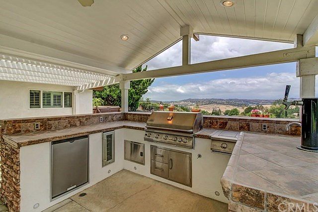 Amazing outdoor kitchen w/stunning views