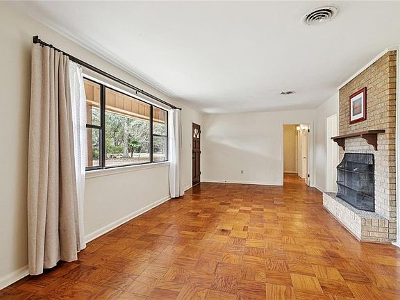 4th image of 124 Country Club Dr