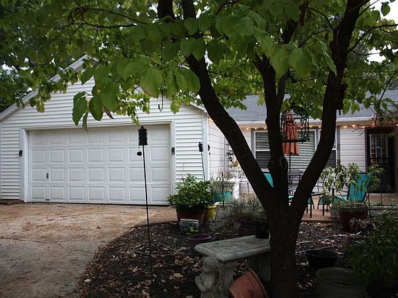 4th image of 25 E Northwood Dr