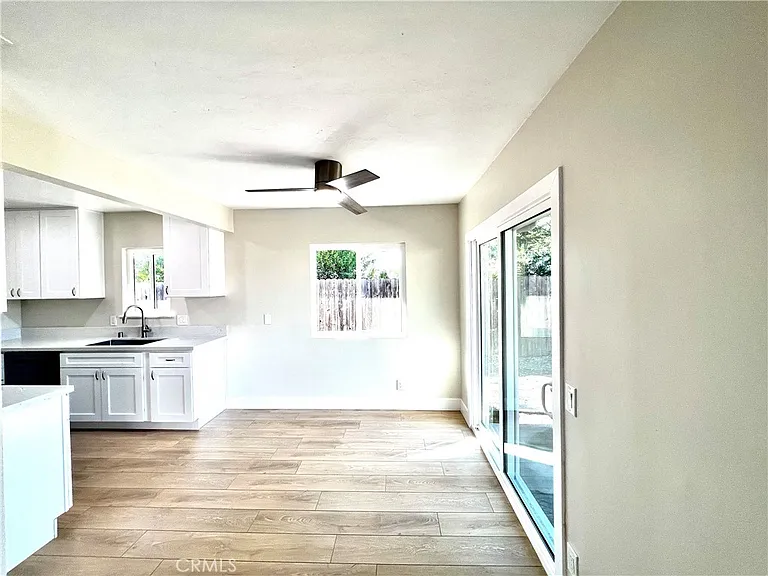 320 S El Camino Real #A — Photo 5