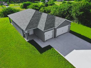 1015 N Naples St, Labelle, FL 33935