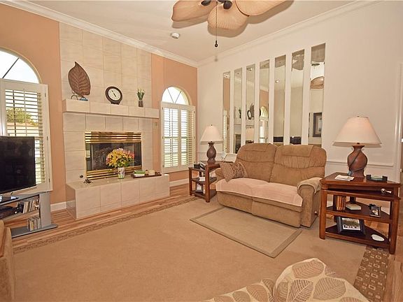 4th image of 17 Charleston Cir