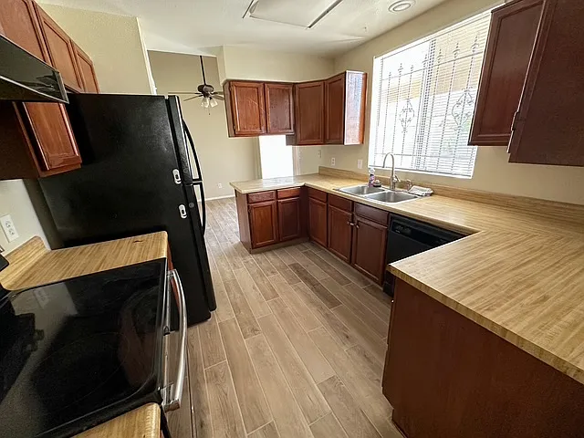 1059 E Sequoia Dr — Photo 9