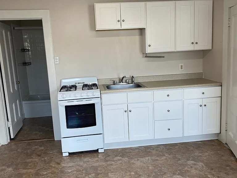 13 Magnolia Ave #1L — Photo 8