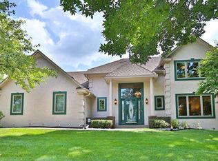 250 Trappers Pass, Chanhassen, MN 55317