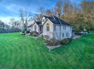 1354 Long Crescent Dr, Bristol, VA 24201