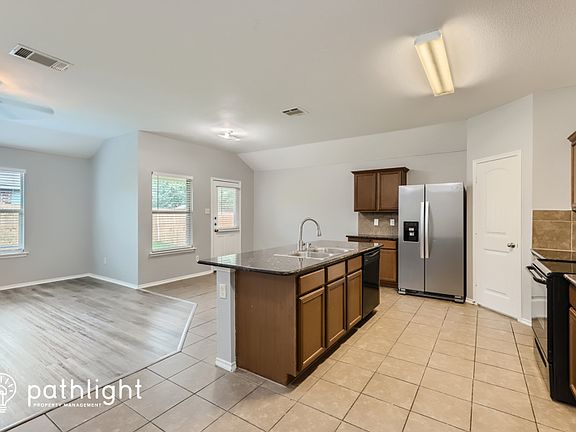 5th image of 3015 Glenrose Dr