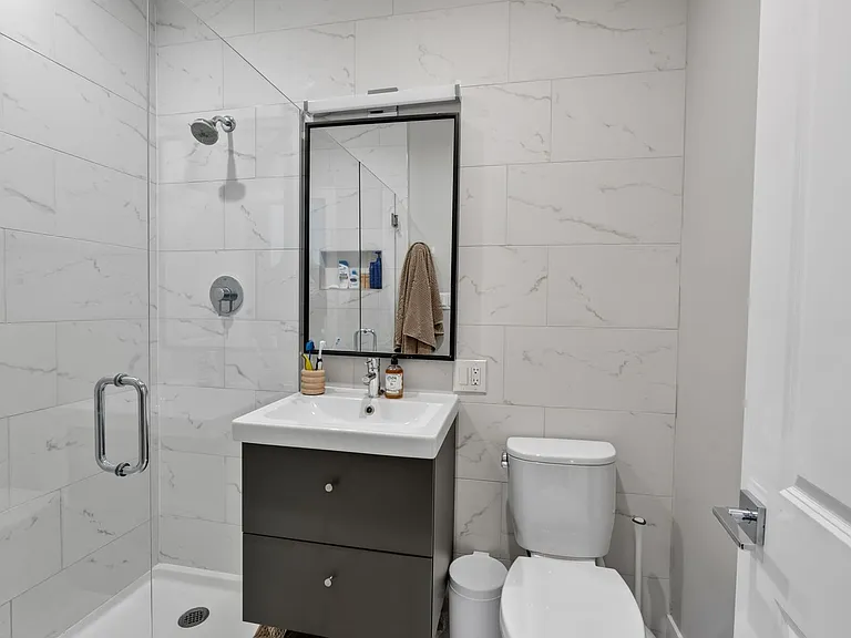 1421 N Dearborn St — Photo 21