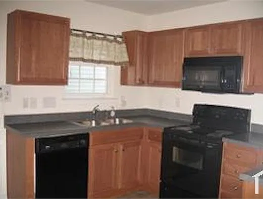 4 bed, 2060 sqft, $2,595 — Photo 4