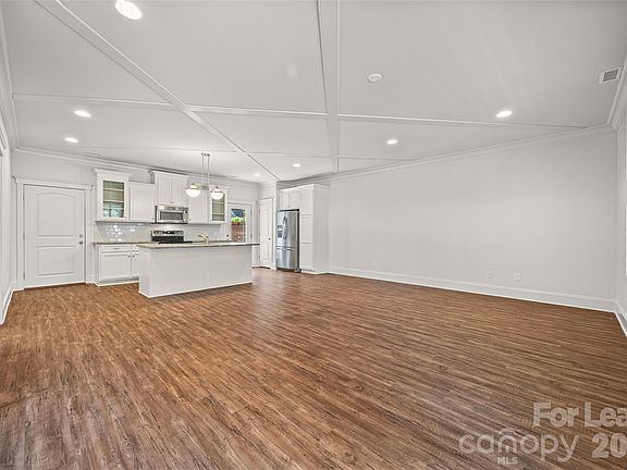 4th image of 706 Kingsley Way