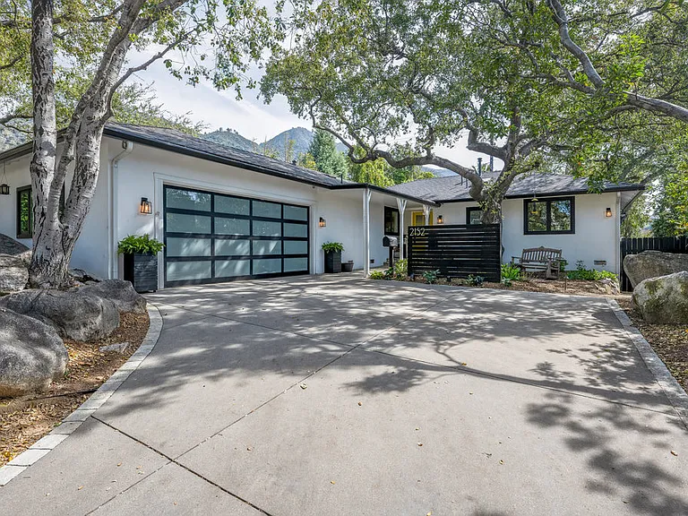 2152 Grand Oaks Ave — Photo 1