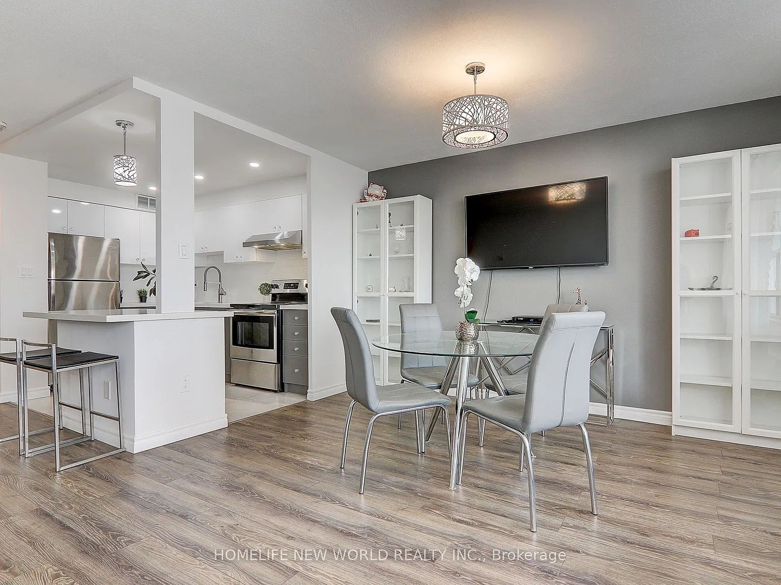 10 Parkway Forest Dr — Photo 3
