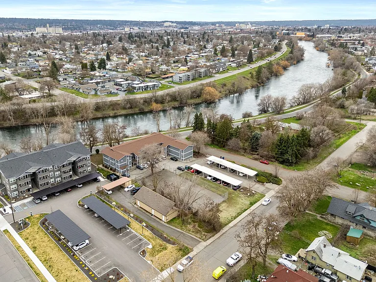 River Court Apartments - Updated Units With A View! — Photo 7