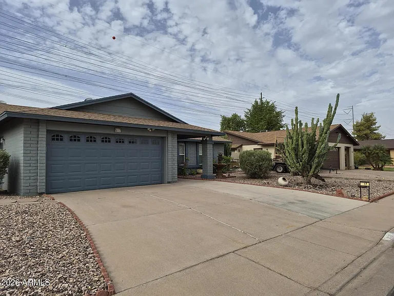 517 W Peralta Ave — Photo 2