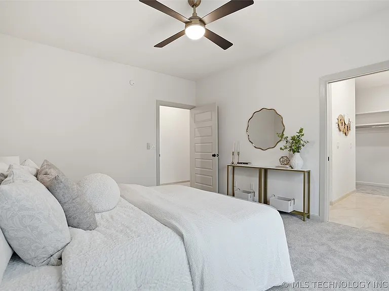 1414 E University Ave — Photo 20
