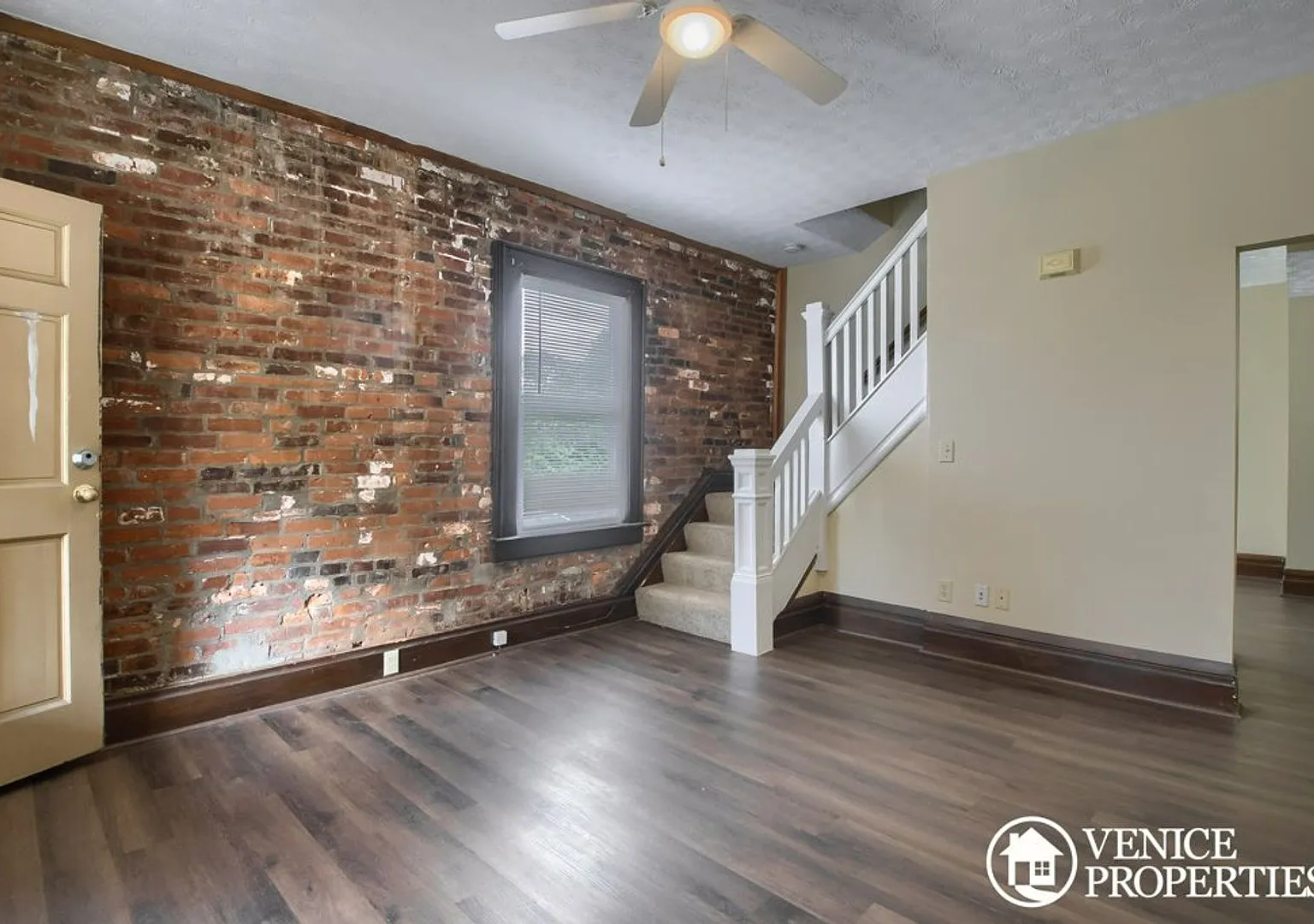 Charming 2BR on Lane and Indiana — Photo 4