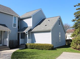 916 Campbell Dr, Gurnee, IL