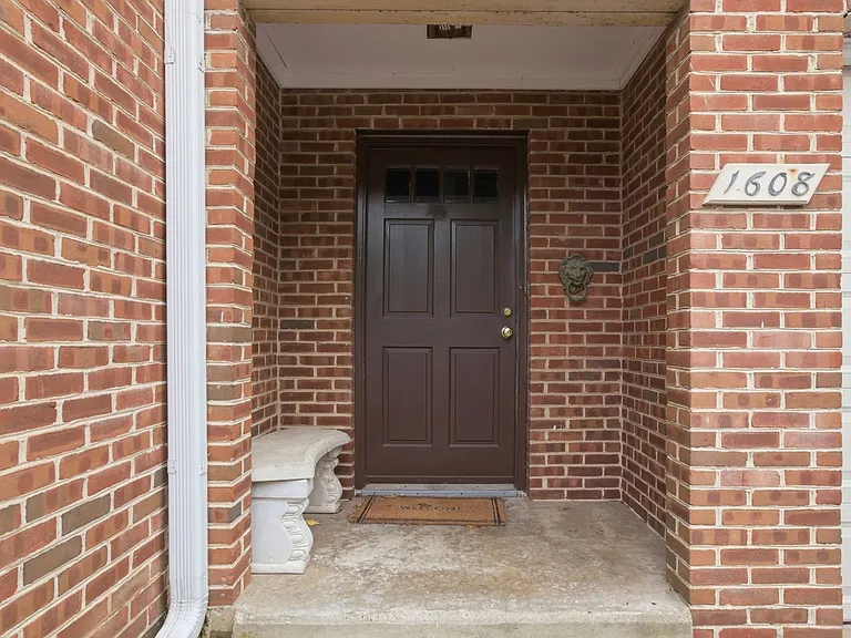 1608 Key Blvd — Photo 2
