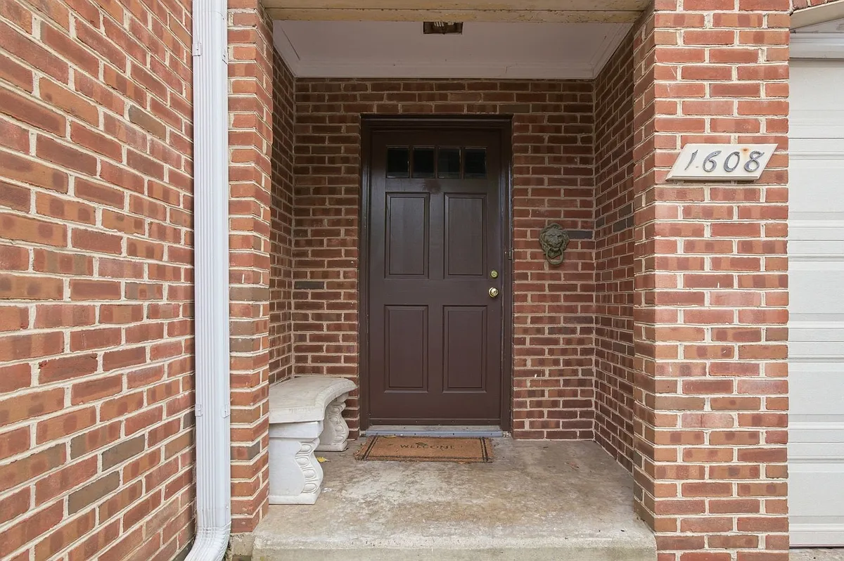 Building Photo - 1608 Key Blvd
