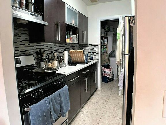 5th image of 598 10th Ave APT 5F