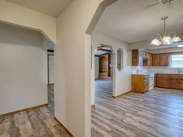700 Wood Hollow Ln — Photo 7