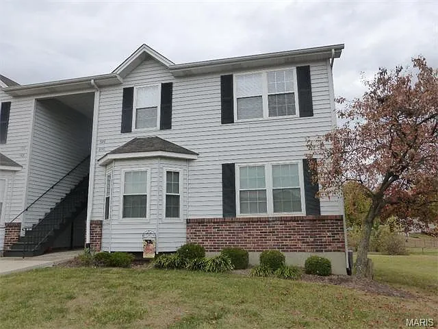 1430 Surrey Ln photo 1