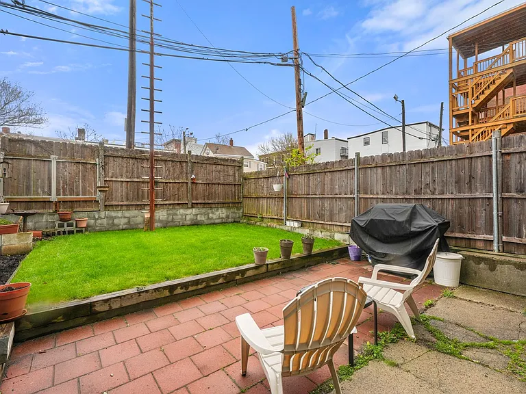 139 Paris St — Photo 8