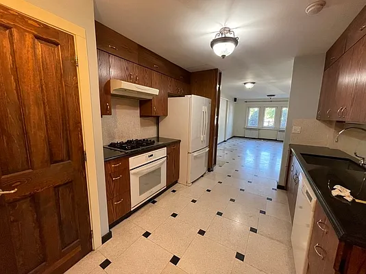 Rented by Metropolis International Realty Inc. | media 9