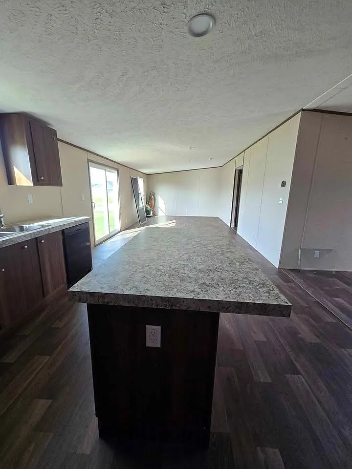 3 bed, 2.0 bath, $1,550 — Photo 3
