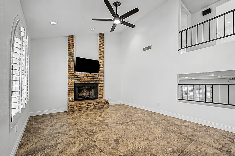 918 E Kristal Way — Photo 7