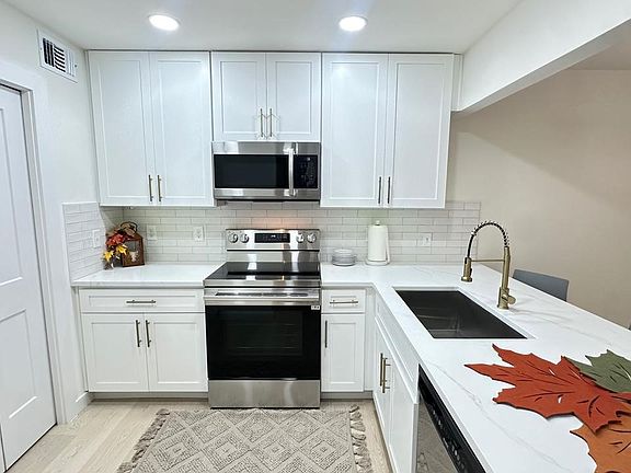 5th image of 18333 Roehampton Dr APT 322