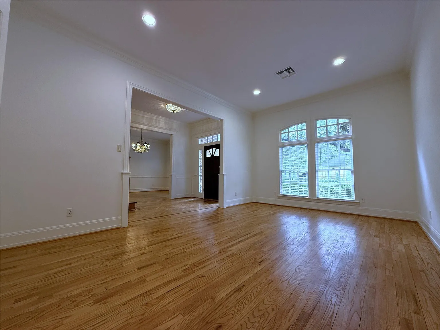 4 bed, 3.5 bath, 3026 sqft, $8,000 — Photo 4