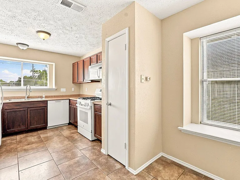 19315 Spanish Needle Dr — Photo 12