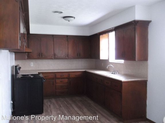 3rd image of 4433 Woodedge Dr