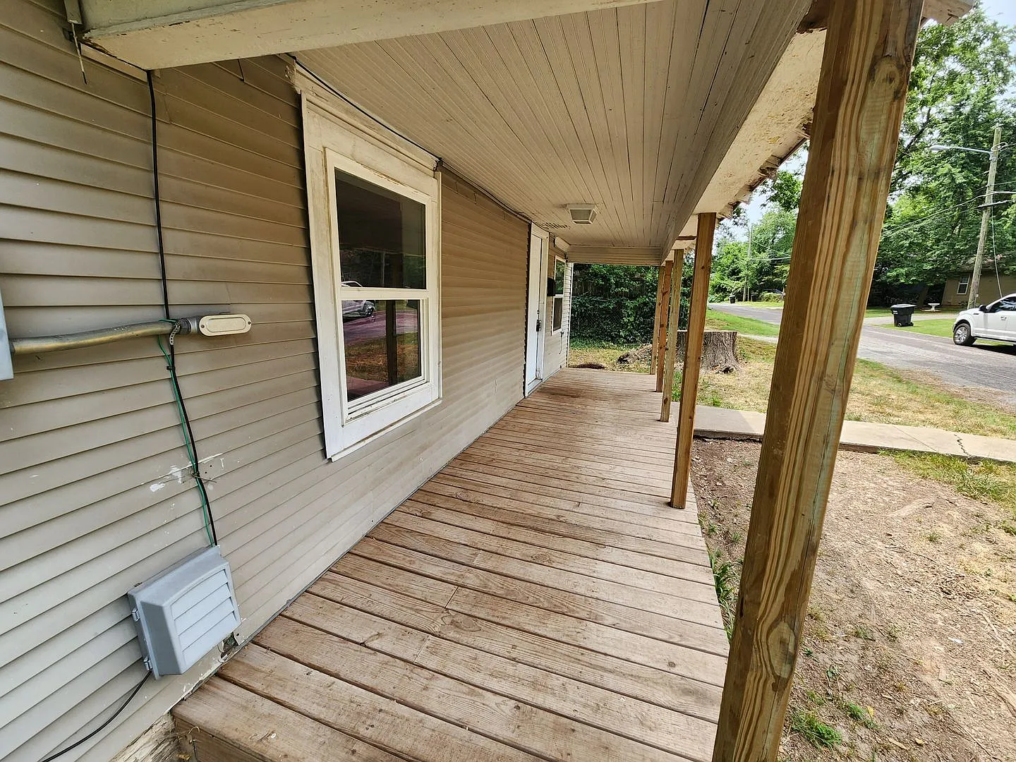Spacious 2-Bedroom, 1-Bathroom Home Available Now!! — Photo 3